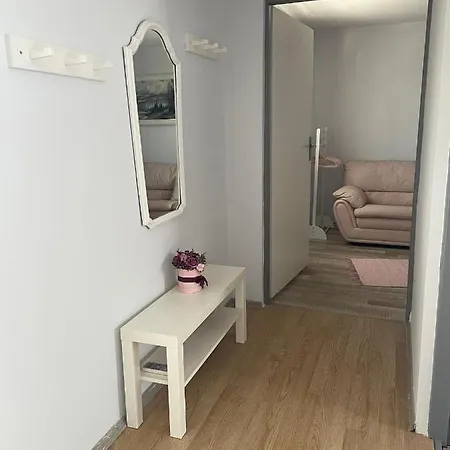 Erna Apartment *