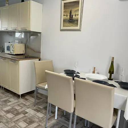 Erna Apartment