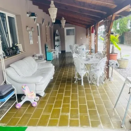 Erna Apartment